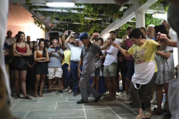 Ludzie Biorą Udział Uroczystości Jak Tańczą Tradycyjnych Tańców Ludzi Podczas — Zdjęcie stockowe