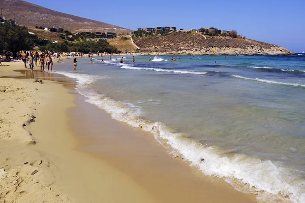 Personas Bañándose Sol Nadando Playa Psili Ammos Isla Griega Serifos — Foto de Stock