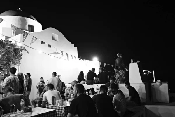 2019年8月15日 在希腊塞里夫斯岛 人们在宗教庆典上跳传统民族舞蹈 参加庆祝活动 — 图库照片