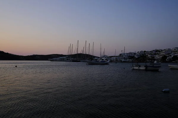 2019年8月16日希腊塞里莫斯港的鱼船 — 图库照片