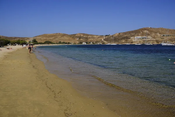 Människor Som Badar Havet Och Spelar Spel Stranden Livadi Grekiska — Stockfoto
