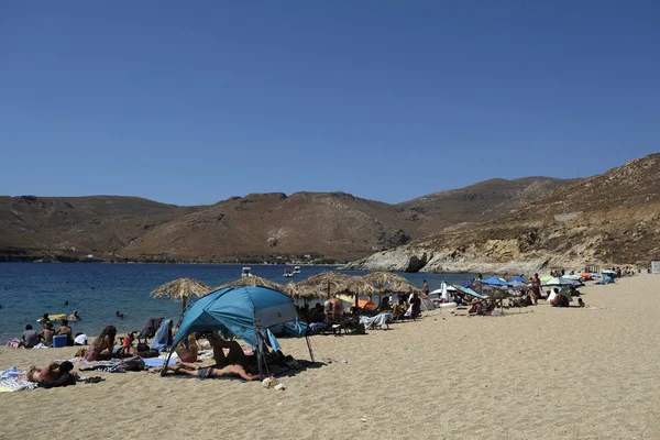 Människor Som Badar Havet Och Spelar Spel Stranden Vagia Grekiska — Stockfoto