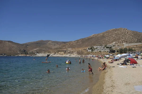Lidé Kteří Koupají Moři Hrají Hry Pláži Vagia Řeckém Ostrově — Stock fotografie