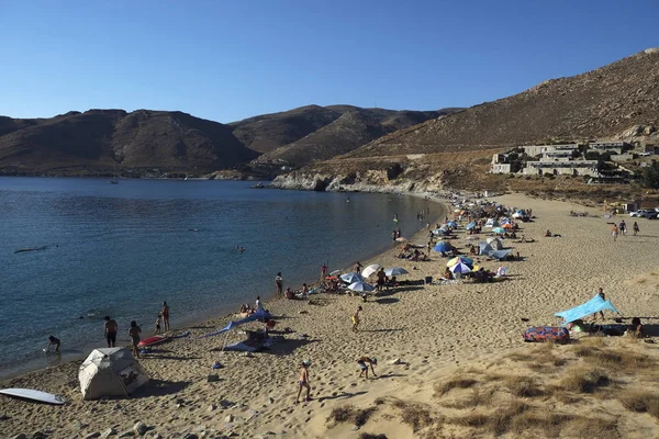 Lidé Kteří Koupají Moři Hrají Hry Pláži Vagia Řeckém Ostrově — Stock fotografie
