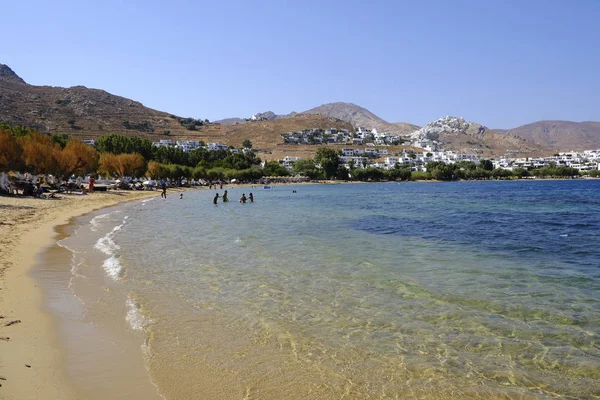 Människor Som Badar Havet Och Spelar Spel Stranden Mikro Livadi — Stockfoto