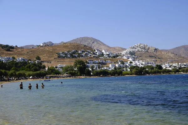 Les Gens Baignant Dans Mer Jouant Des Jeux Sur Plage — Photo