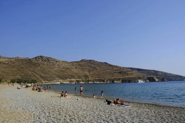 Människor Som Badar Havet Och Spelar Spel Stranden Ganema Grekiska — Stockfoto