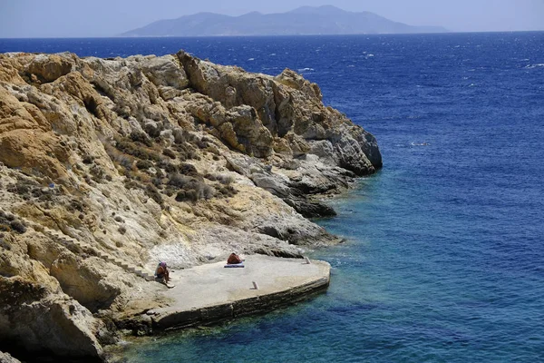 Personas Bañándose Mar Jugando Playa Agios Sostis Isla Griega Serifos —  Fotos de Stock