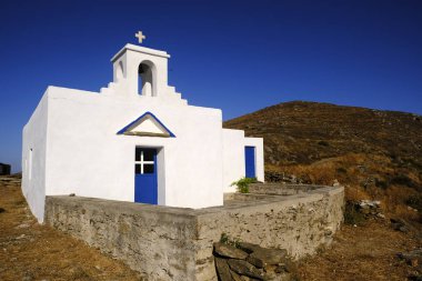 18 Ağustos 2019 tarihinde Yunan Serifos Adası'ndaki ikonik Rum Ortodoks Kilisesi'nin dış görünümü