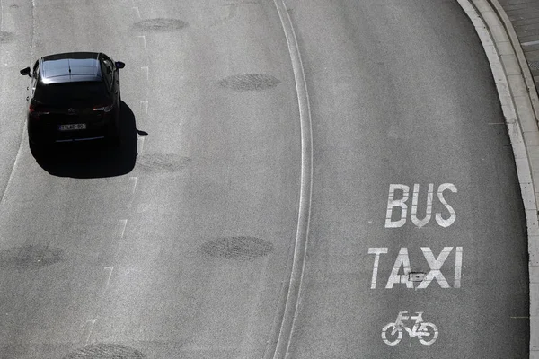 Taxi Bus Lane Rua Bruxelas Bélgica Setembro 2019 — Fotografia de Stock