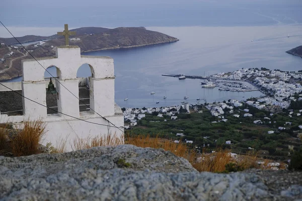 Mensen Genieten Van Zonsondergang Vanaf Chora Serifos Eiland Griekenland Aug — Stockfoto