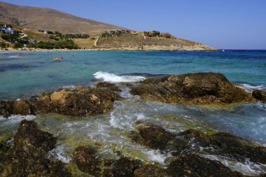 13 Ağustos 2019 tarihinde Yunanistan Serifos Adası'ndaki Agios Sostis plajının görünümü.