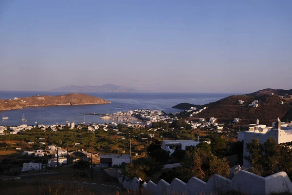 Widok Port Livadi Chora Wyspie Serifos Grecja Sierpnia 2019 — Zdjęcie stockowe