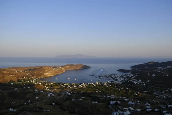 Uitzicht Haven Van Livadi Vanuit Chora Het Eiland Serifos Griekenland — Stockfoto
