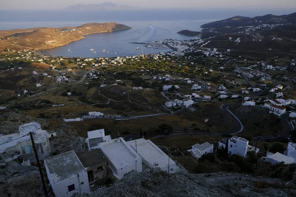 Utsikt Över Hamnen Livadi Från Chora Serifos Island Grekland Aug — Stockfoto