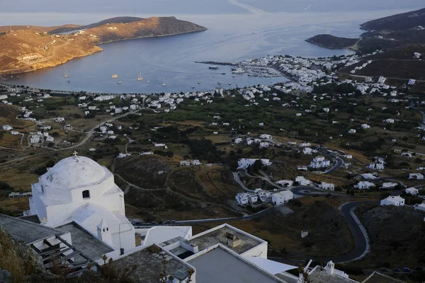 Uitzicht Haven Van Livadi Vanuit Chora Het Eiland Serifos Griekenland — Stockfoto