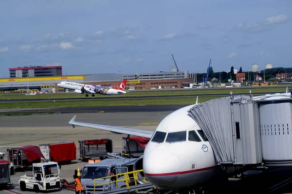 Avión Compañía Turkish Airlines Sienta Asfalto Bruselas Bélgica Agosto 2019 — Foto de Stock