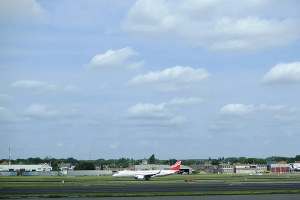 Avião Georgian Airways Sobrevoa Aeroporto Bruxelas Bélgica Agosto 2019 — Fotografia de Stock