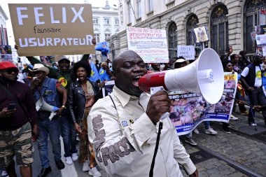 Göstericiler Democr Cumhurbaşkanı devlet ziyaretini protesto