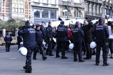 Göstericiler Democr Cumhurbaşkanı devlet ziyaretini protesto