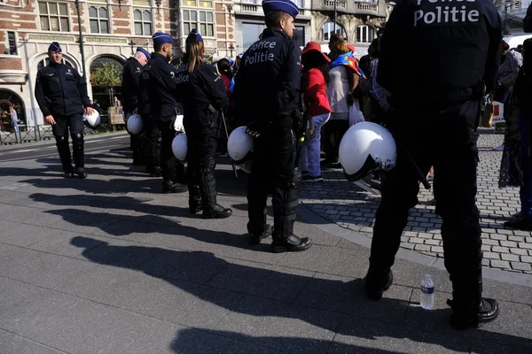 Göstericiler Democr Cumhurbaşkanı devlet ziyaretini protesto — Stok fotoğraf