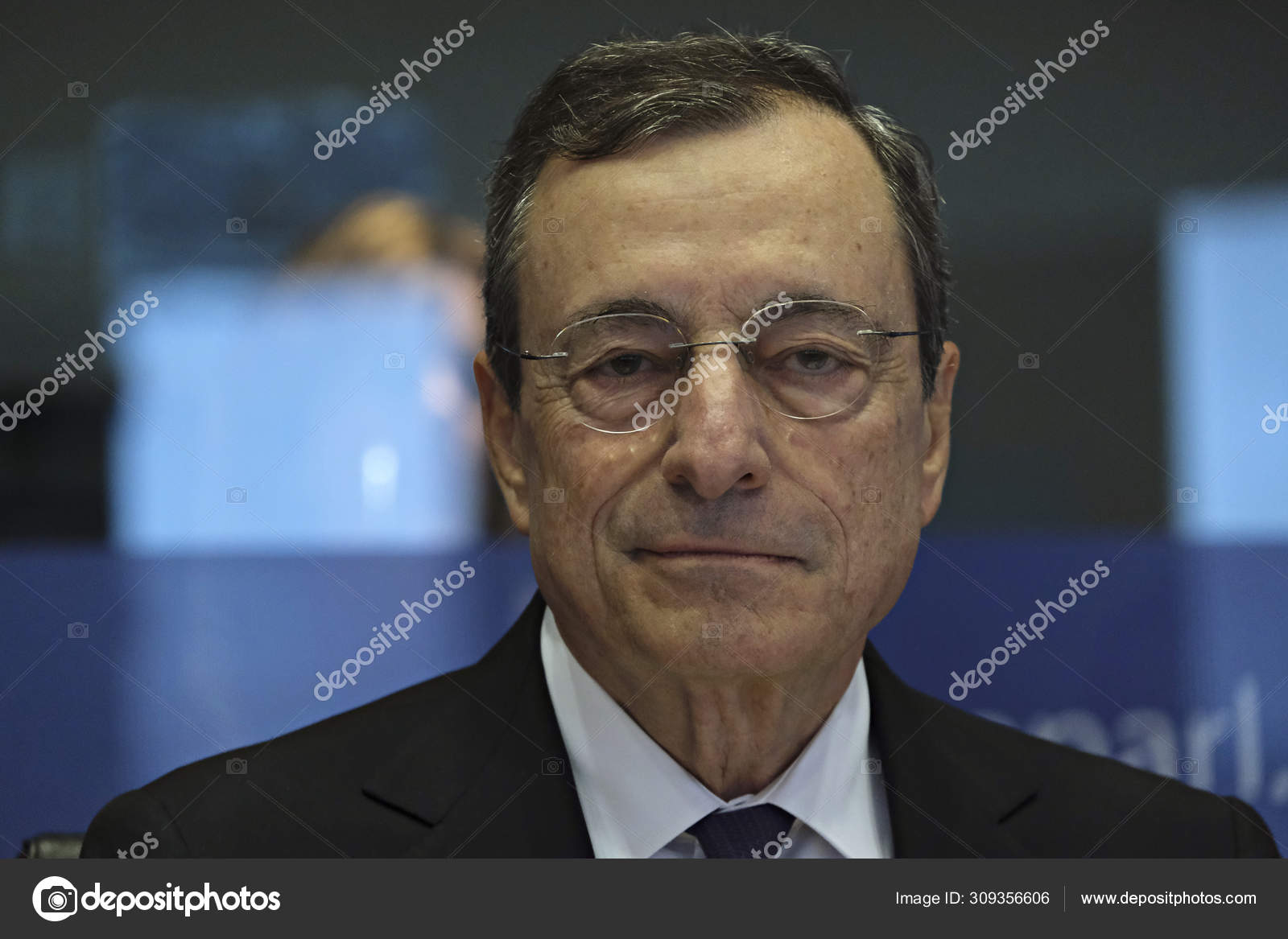 欧洲中央银行行长马里奥·德拉吉在欧洲—— 库存社论照片© Ale_Mi #309356606