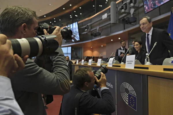 Presidente del Banco Central Europeo Mario Draghi en European — Foto de Stock