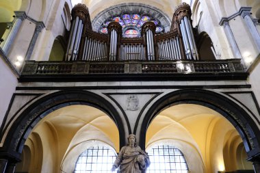 Tournai Our Lady Roma Katolik kilisesinin iç görünümü, Belçika Eylül'de 22, 2019.