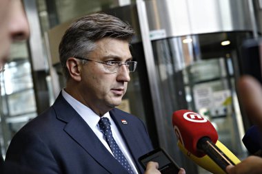 Brüksel, Belçika. 26 Eylül 2019 . Hırvatistan Başbakanı Andrej Plenkoviç, Avrupa Birliği Genel Merkezi'ndeki bir toplantı için geldiği sırada medyaya konuştu.