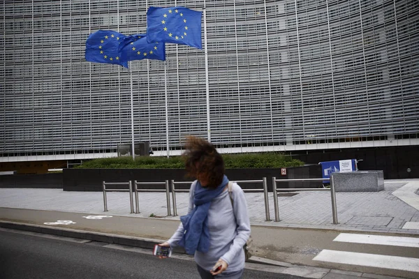 Brusel Belgie Září 2019 Evropské Vlajky Vhrnou Větru Mimo Ústředí — Stock fotografie