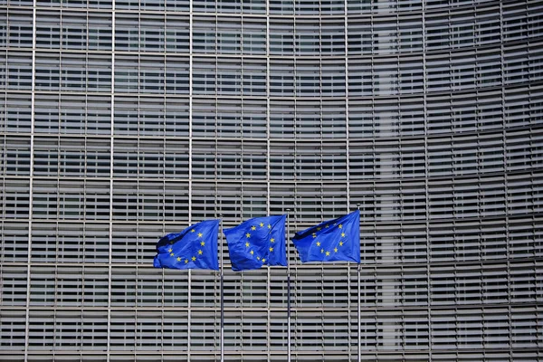 Bryssel Belgien September 2019 Europeiska Flaggor Flik Vinden Utanför Högkvarter — Stockfoto