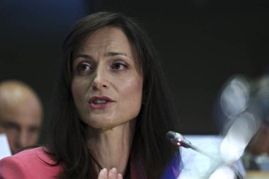 Komisyon üyesi adayı ile Avrupa Parlamentosu oturumları