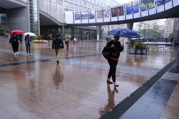 Kraftiga regn i Bryssel, Belgien — Stockfoto