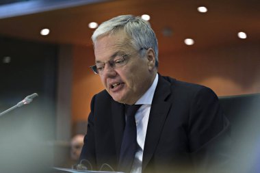 Komisyon üyesi adayı ile Avrupa Parlamentosu oturumları