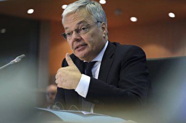 Komisyon üyesi adayı ile Avrupa Parlamentosu oturumları