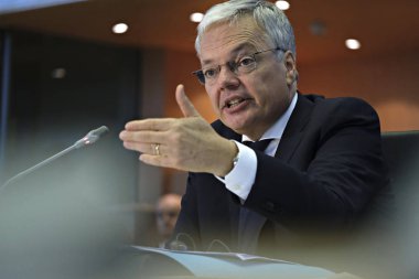 Komisyon üyesi adayı ile Avrupa Parlamentosu oturumları