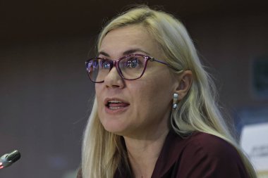 Komisyon üyesi adayı ile Avrupa Parlamentosu oturumları