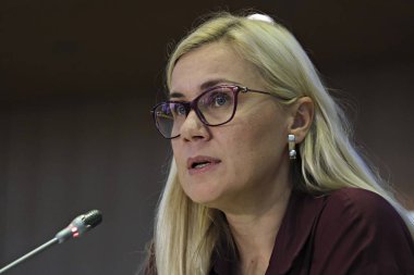 Komisyon üyesi adayı ile Avrupa Parlamentosu oturumları