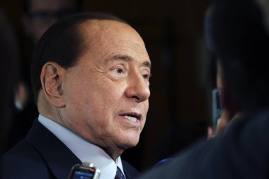 Brüksel, Belçika. 3 Ekim 2019. Avrupa Parlamentosu Üyesi Silvio Berlusconi Avrupa Parlamentosu 'nda yaptığı toplantı sonrasında medyaya seslendi.