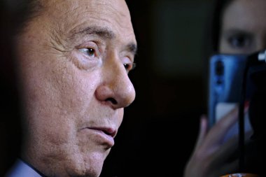 Brüksel, Belçika. 3 Ekim 2019. Avrupa Parlamentosu Üyesi Silvio Berlusconi Avrupa Parlamentosu 'nda yaptığı toplantı sonrasında medyaya seslendi.