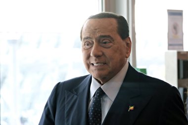 Brüksel, Belçika. 3 Ekim 2019. Avrupa Parlamentosu Üyesi Silvio Berlusconi Avrupa Parlamentosu 'nda yaptığı toplantı sonrasında medyaya seslendi.