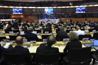Komisyon üyesi adayı ile Avrupa Parlamentosu oturumları