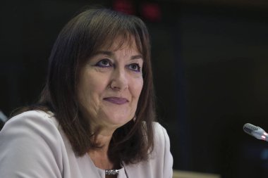 Demokrasi ve Demokrasiden Sorumlu Avrupa Komisyonu Üyesi Dubravka Suica, 3 Ekim 2019 Perşembe günü Brüksel 'deki Avrupa Parlamentosu' ndaki duruşmasında bir soruyu dinliyor..