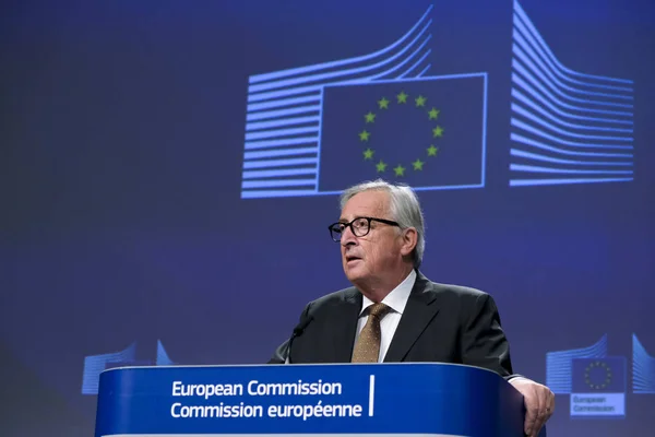 O Presidente da Comissão Europeia, Jean-Claude Juncker, dá um estatuto — Fotografia de Stock