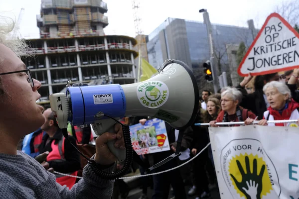 Juventude para a manifestação climática em Bruxelas, Bélgica — Fotografia de Stock