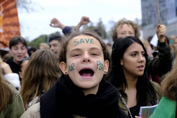 Демонстрация "Молодежь за климат" в Брюсселе — стоковое фото