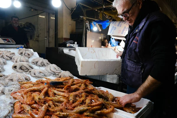 Crevettes Fraîches Exposées Marché Aux Poissons Athènes Grèce Février 2020 — Photo