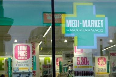 Belçika 'nın Brüksel kentindeki Eczanenin 14 Mart 2020 tarihli dış görünüşü.