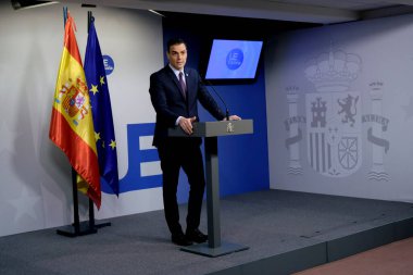 Brüksel, Belçika. 22 Şubat 2020 'de. İspanya Başbakanı Pedro Sanchez AB liderlerinin zirvesi sonrasında düzenlediği basın toplantısında konuştu.