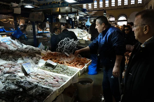 Cosnumers Compras Mercado Varvakio Antes Segunda Feira Limpa Atenas Grécia — Fotografia de Stock